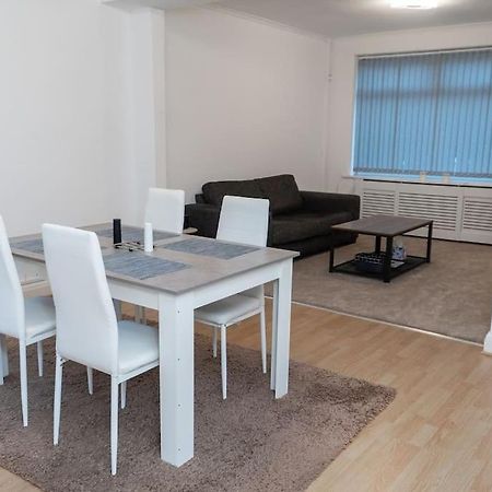 Home In Failsworth แมนเชสเตอร์ ภายนอก รูปภาพ