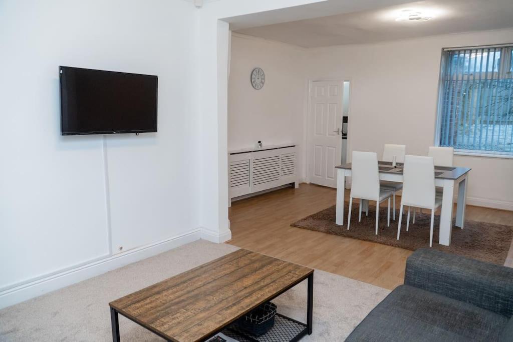 Home In Failsworth แมนเชสเตอร์ ภายนอก รูปภาพ