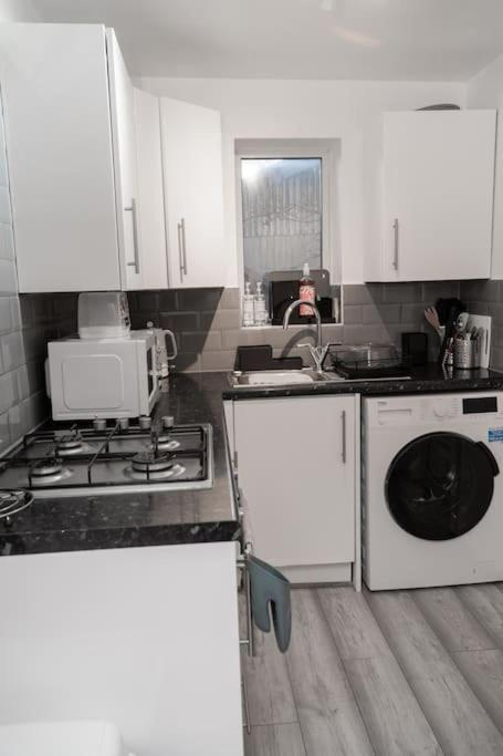 Home In Failsworth แมนเชสเตอร์ ภายนอก รูปภาพ