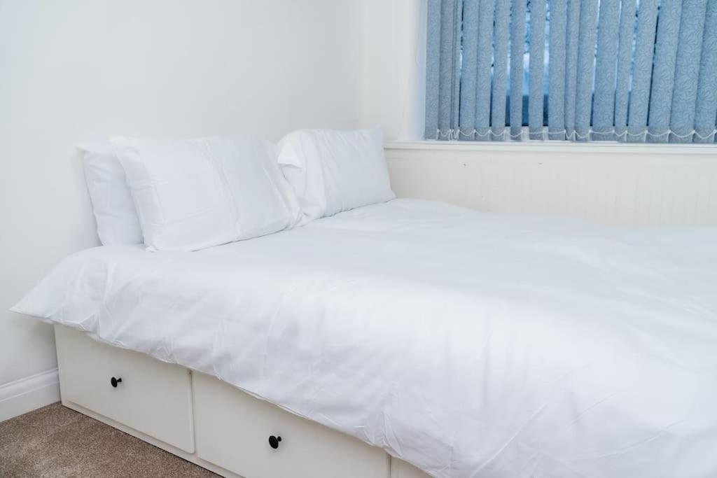 Home In Failsworth แมนเชสเตอร์ ภายนอก รูปภาพ