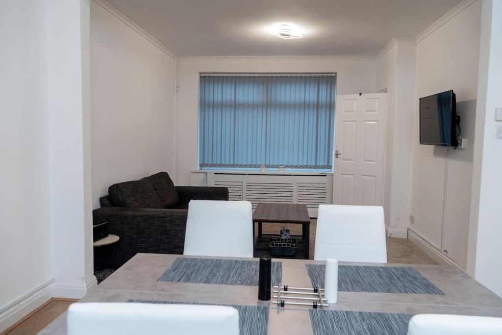 Home In Failsworth แมนเชสเตอร์ ภายนอก รูปภาพ